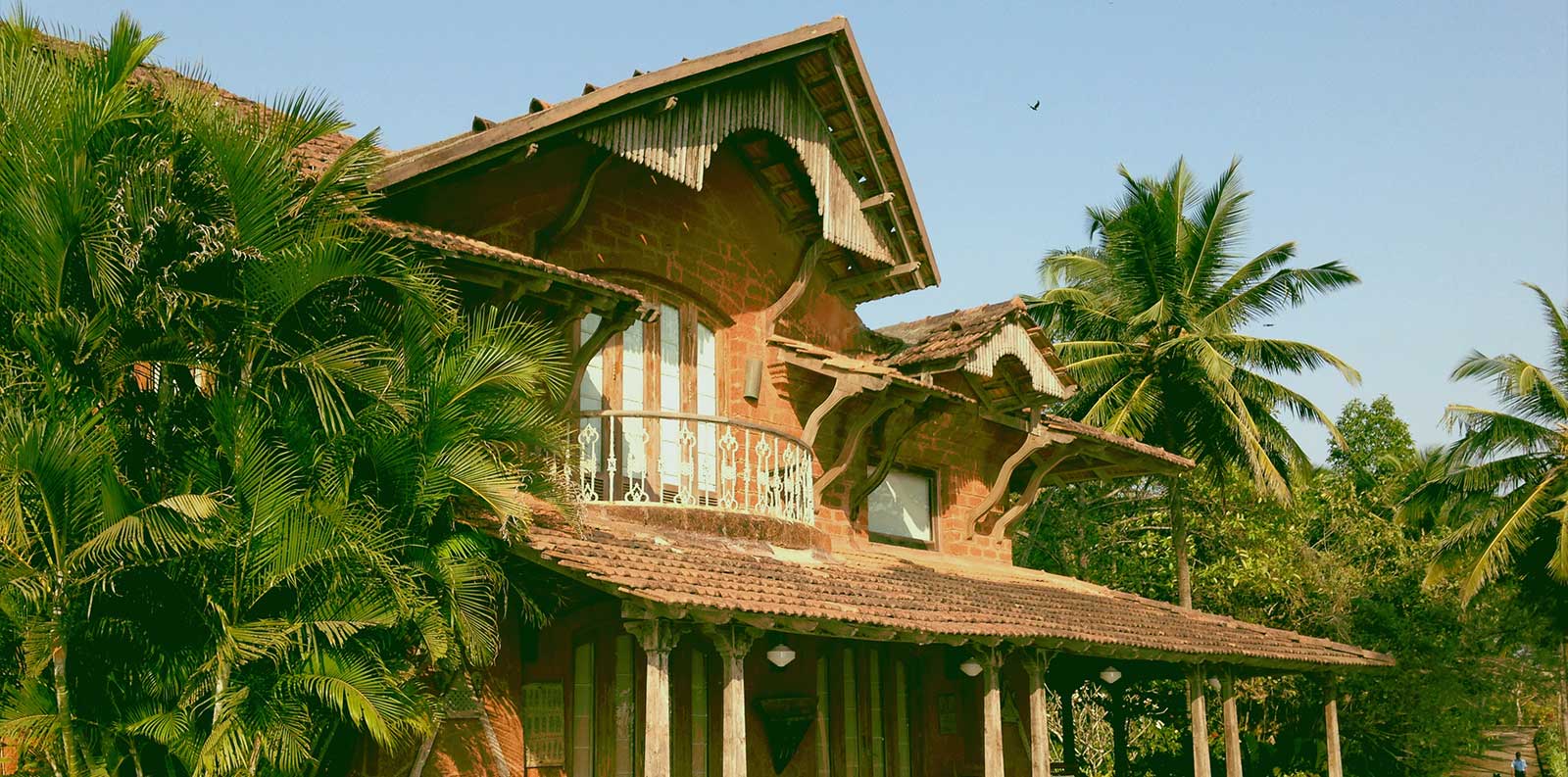 leela-villa-dekstop-banner