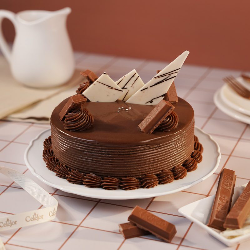 Chocolate Kitkat Cake
